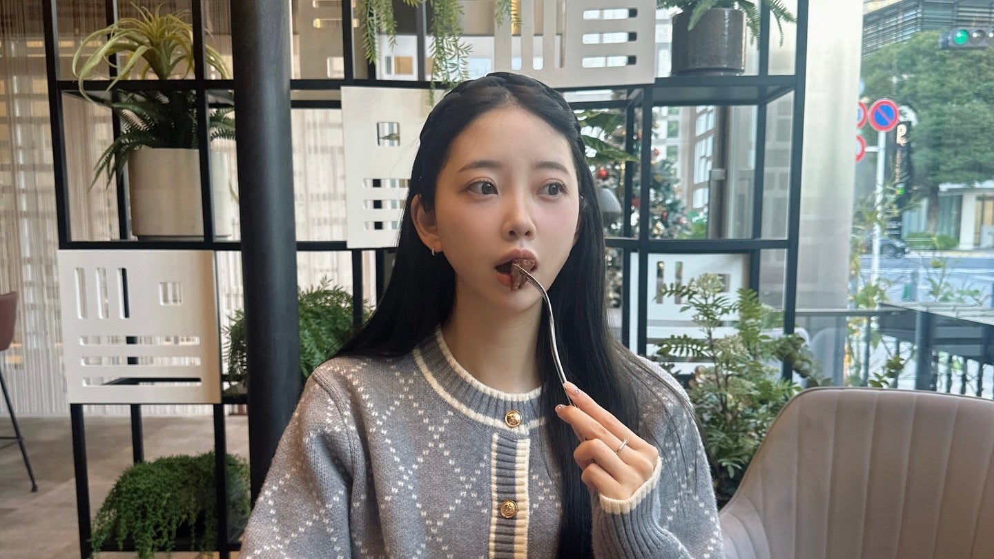 堀未央奈、フレンチランチで至福のひととき！クリスマス気分の素敵な食事