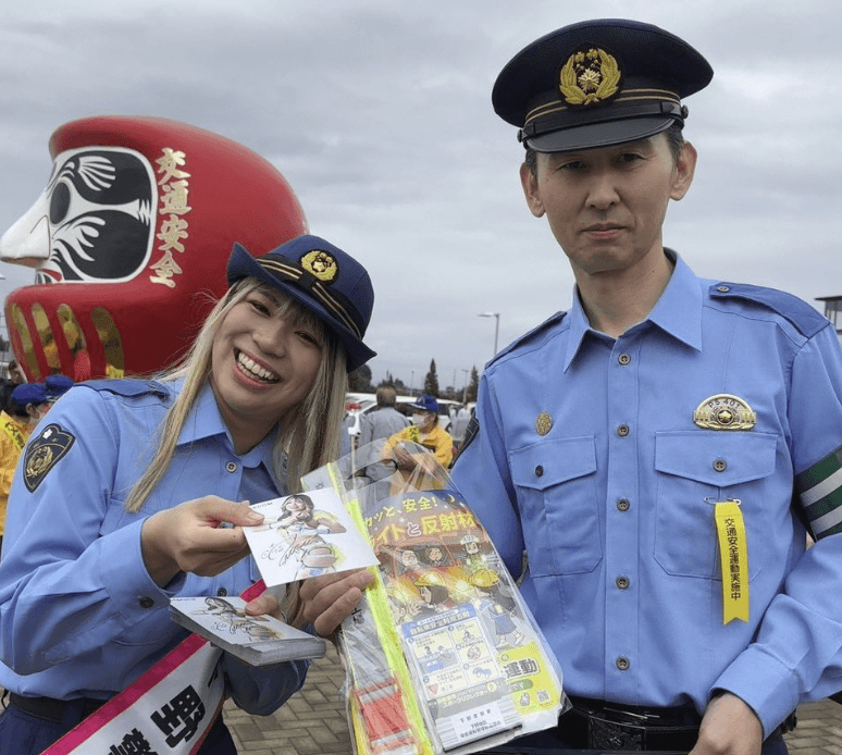 STARDOM 羽南、一日警察署長に就任！制服姿で悪者退治も!?