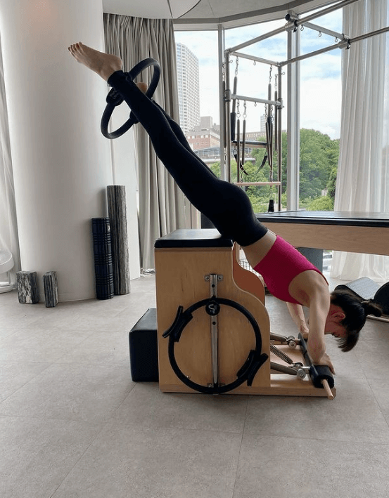 Perfume あ〜ちゃん、マシンピラティスで熟練の美ポージングを披露！ファン「こんな体になりたい」と称賛