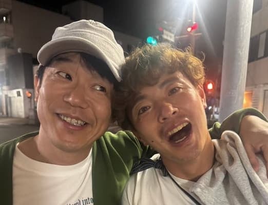 ペナルティヒデがJリーガー・齋藤学とツーショット