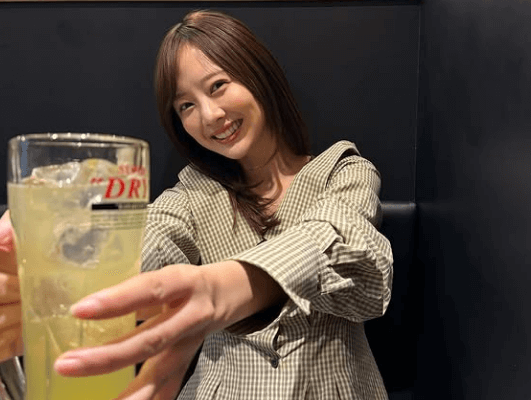 美しいと話題の人気モデル、”焼肉ごぉ・ショット”を披露しファン・バーニング・ラブ「ビジュ良すぎる人がビジュ良すぎるモノ食べてる」