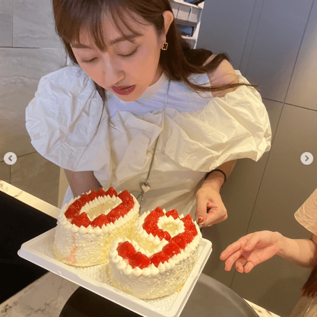 「いつまでも元気で」菊地亜美が両親の“還暦”を家族でお祝い！個性豊かなTシャツに注目集まる