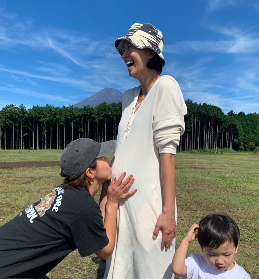 出産を控えた高橋ユウに友人が