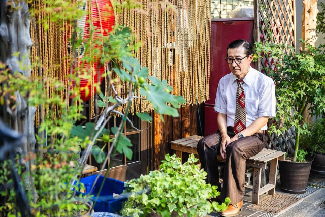 「娘の彼氏が自分より稼いでいた」岩井ジョニ男、哀愁漂うインスタ投稿にファンもクスっ！