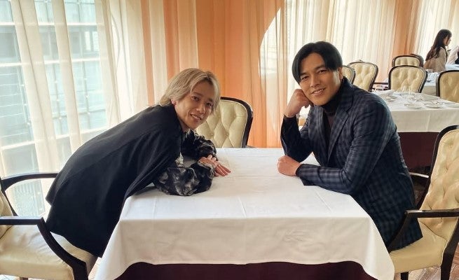 「保存しなきゃ」「最高のオフショット」要潤 嵐・二宮との“推しの子”2ショットを公開