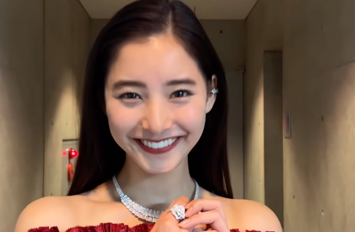 新木優子がドレス姿のビフォアフ映像を公開❗️”ビフォーで完成してる😭”