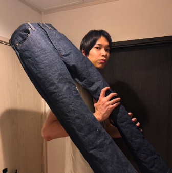 バレー・山内晶大、デニム愛全開！バレー後の“デニム立たせ・担ぎ・育て”
