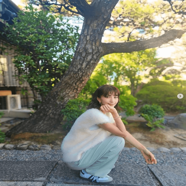 「秋模様…。」女優・安田美沙子が”和風庭園”での美麗ショット公開！
