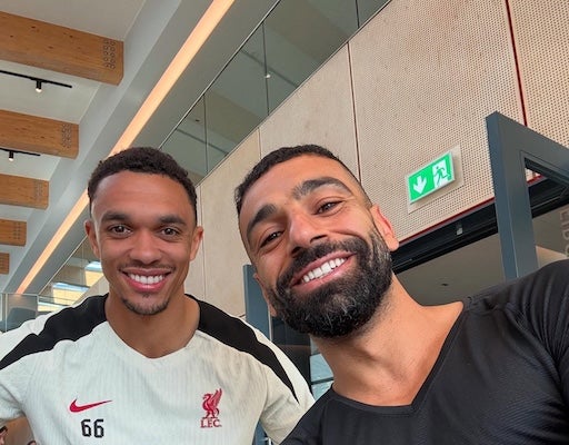 リヴァプールのサラーとアーノルドが2Sを公開に「アーノルド残留してくれ」