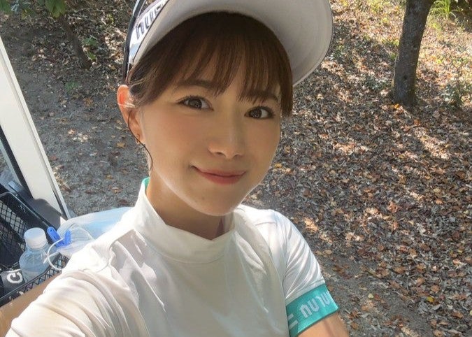 元SKE48の山内鈴蘭、ゴルフウェア姿でファンに挨拶　自然の中で爽やか笑顔