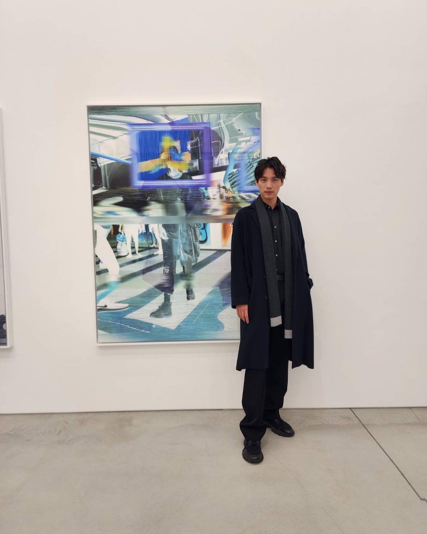 福士蒼汰 展覧会でのブラックコーデがカッコ良すぎると話題✨「蒼汰くんも作品の一部のようです！」