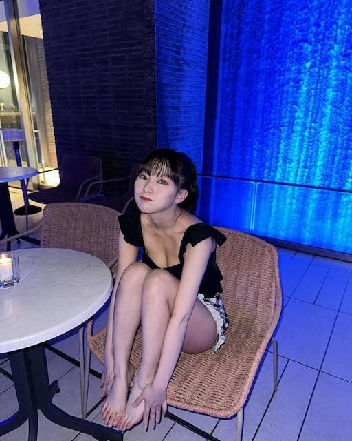 「ちょっと恥ずかしかった」元人気アイドルが大胆水着ショットを公開し話題に