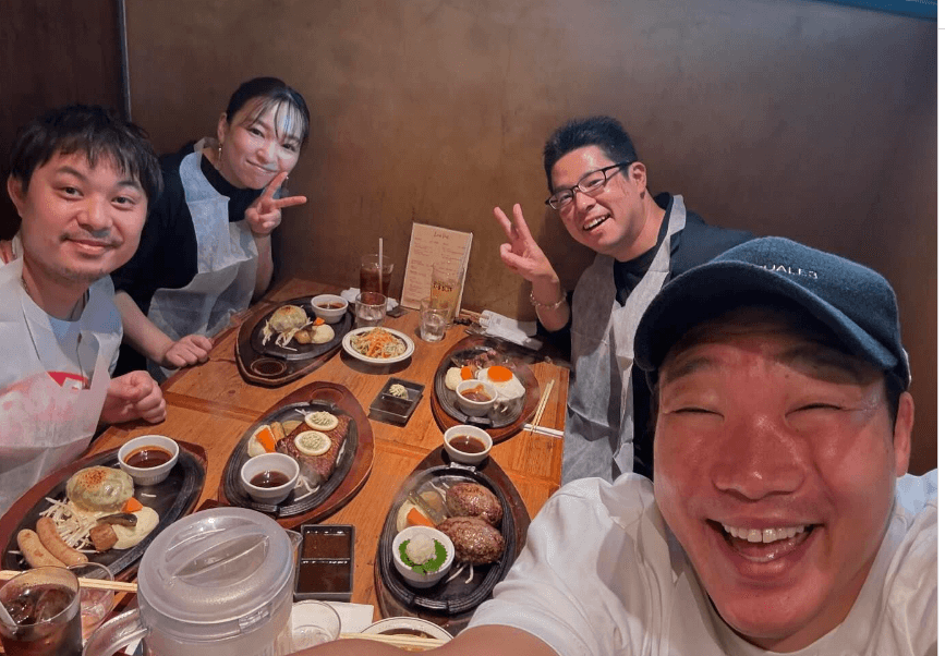 みやぞん、仕事終わりに仲間と楽しいディナー！笑顔が溢れるひととき