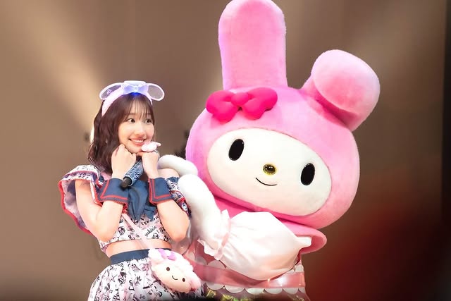 「目の保養ありがとう」あの元AKB48メンバーがバレンタインショットを投稿！サンリオ人気キャラとの2Sが話題