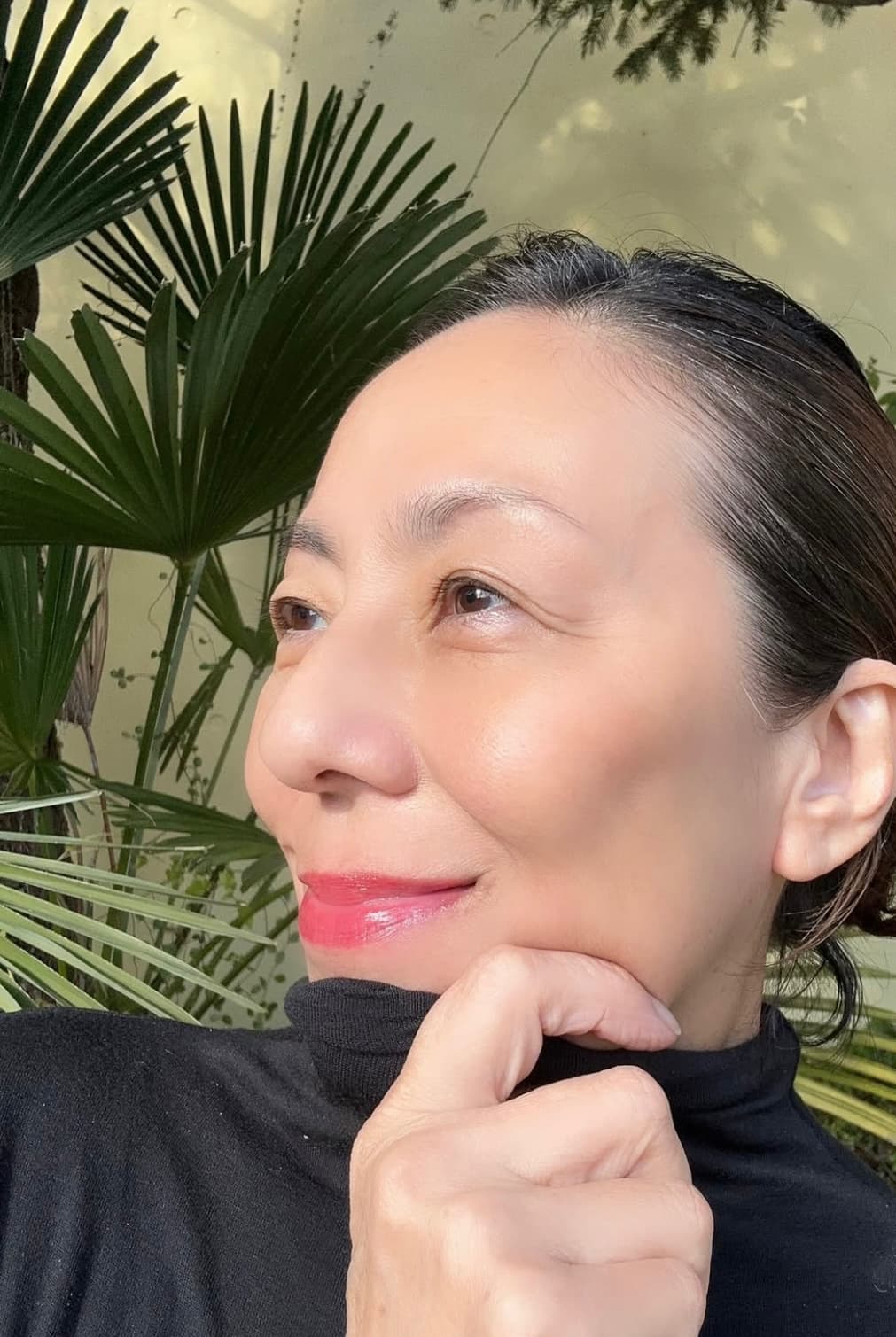 「フランスのマダムみたい♡」RIKACOの艶肌ショットに反響！！！