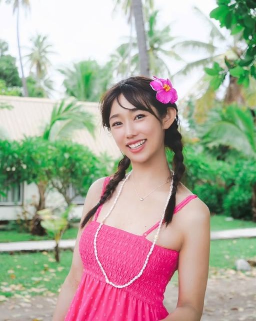 瓦割りムービーが話題の最強アナ堀江聖夏、フィジーで見せた