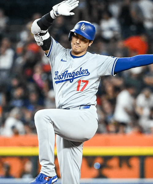 ドジャース、タイガース戦での勝利を祝う