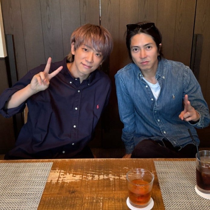 山Pが〇〇とプライベートランチでまさかの服かぶり！ファンは「仲良しの証拠ですね！」