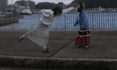 ”何が起きた！？”日向坂46のキャプテン、”港湾エリアでパンチ”をメンバーに繰り出しファン衝撃！