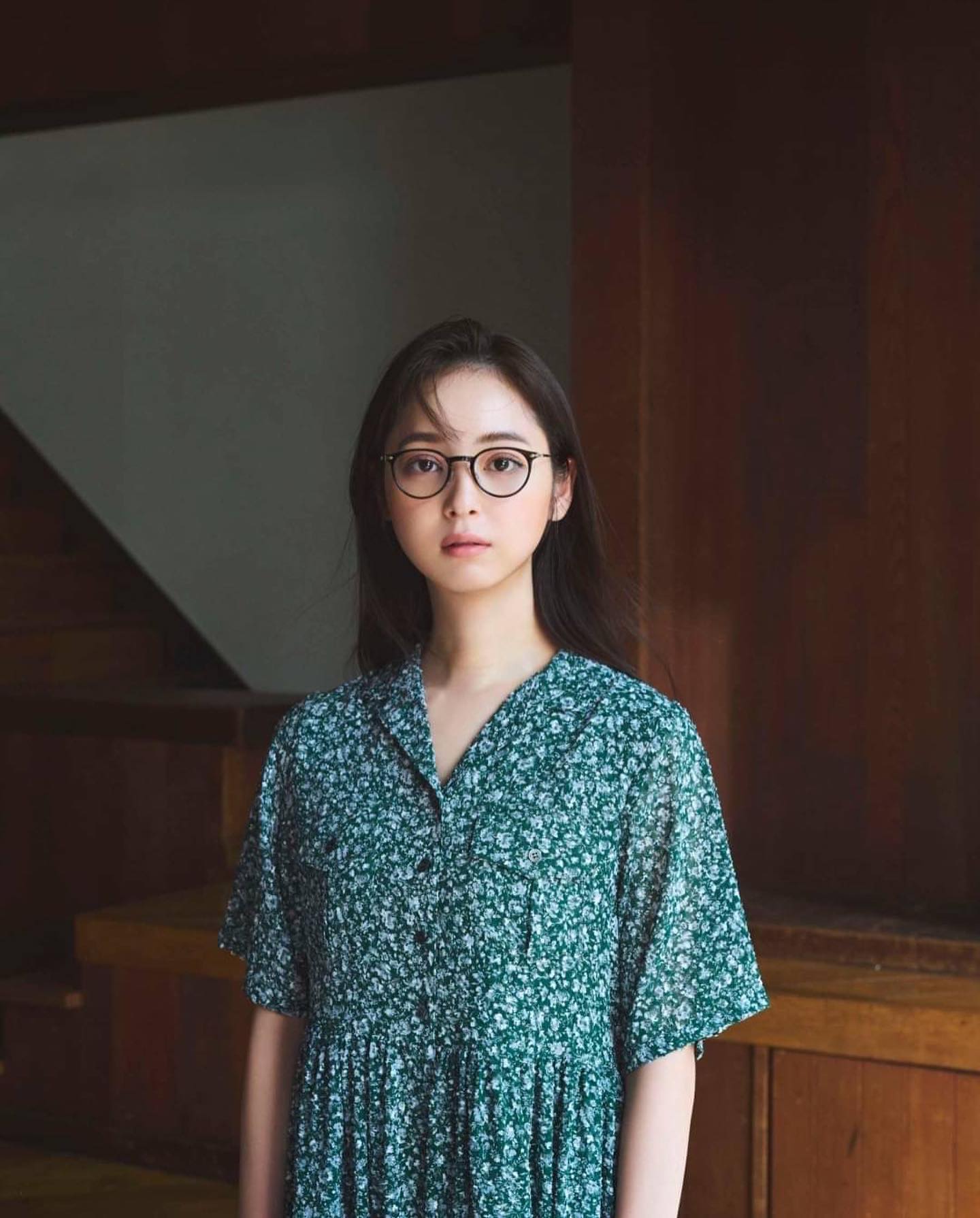 「眼鏡👓が良いですね(*^^*)💖✨」佐々木希さんが自身プロデュースの商品でメガネコーデ披露✨