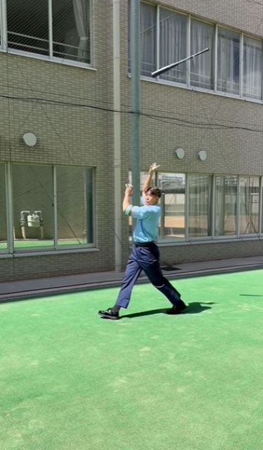 「カッコいい似合ってますよ」1日署長の糸井嘉男、素敵すぎる警官姿で"なぜかバット投げ"ムービー公開！