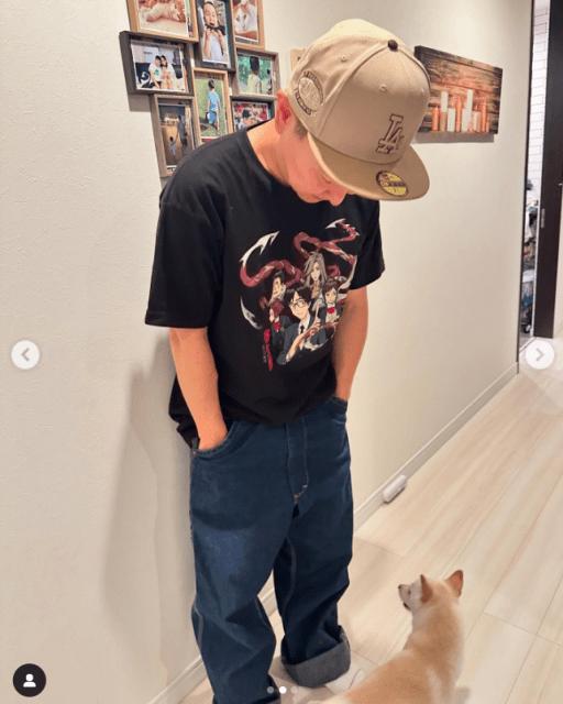 「犬も警戒⁉」かまいたち山内があの人気漫画T姿を公開！