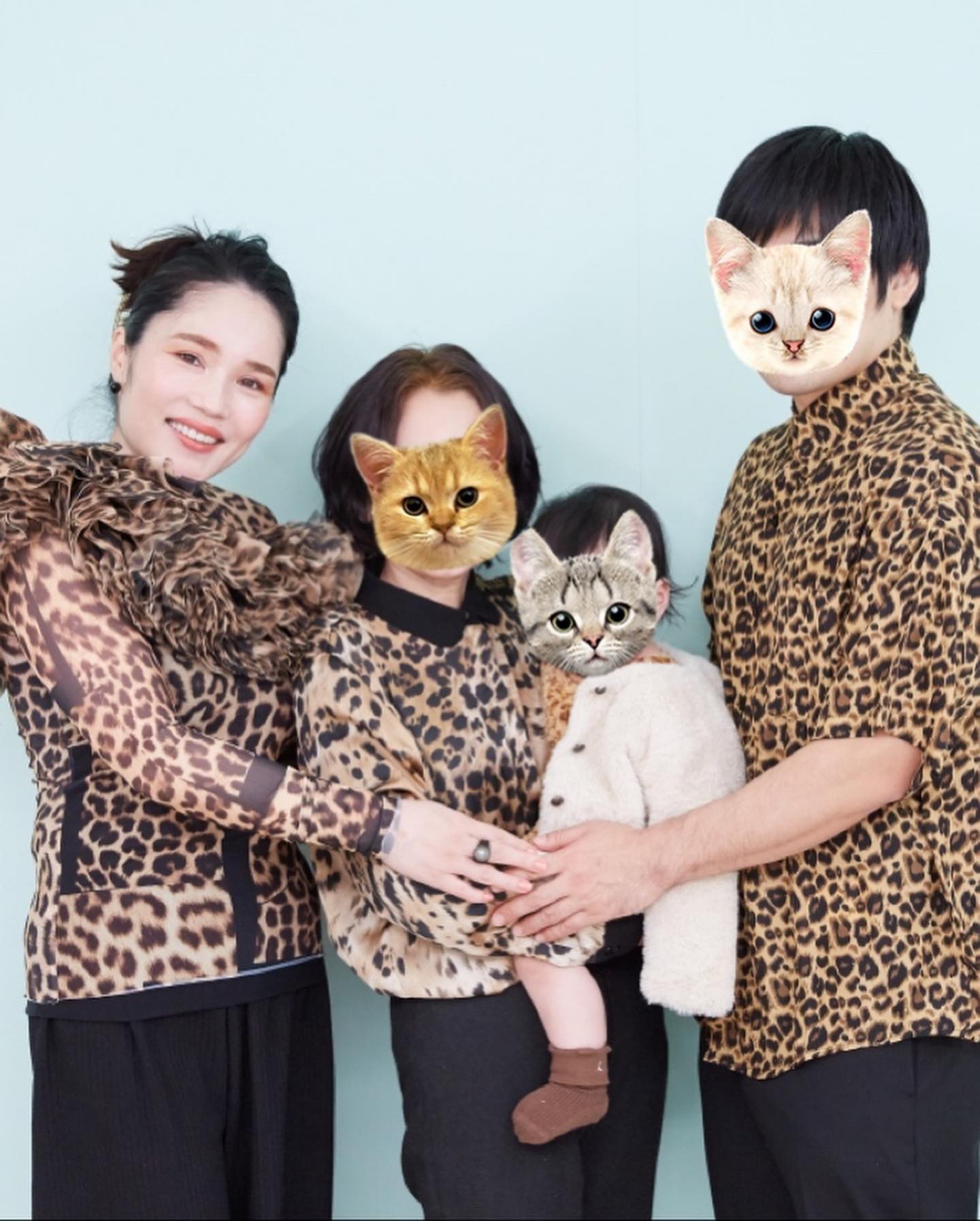 平野ノラさんの“バブリーな”家族ショットに反響🐆「美しいママの顔✨」