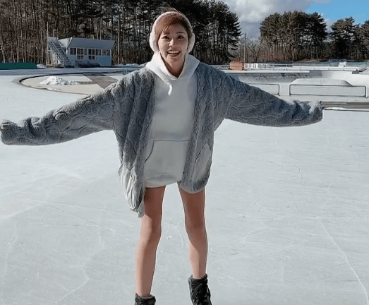 「おちり痛いお！！」あの激美女レースクイーン、”迫る！迫る！迫る！”ドキドキ氷上プリンセスムービーを披露！