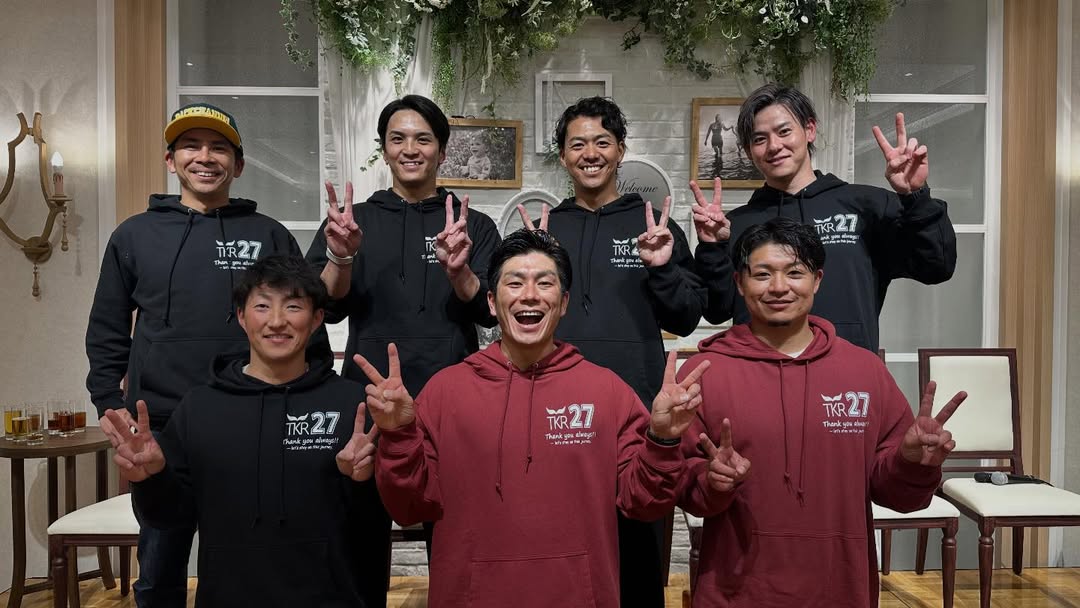 「最高の笑顔」「第二章が楽しみすぎる」引退の岡島豪郎、仲間との集合ショットに感動の声