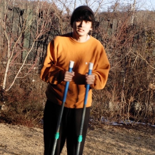 人気俳優・北村匠海、新年の幕開けは“竹馬”から　遊び心あふれる一枚に反響続々