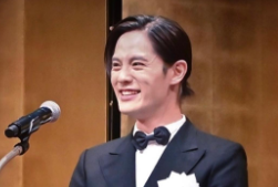 岡本圭人、「紀伊國屋演劇賞 個人賞」受賞を報告！ファンから祝福の声が殺到！