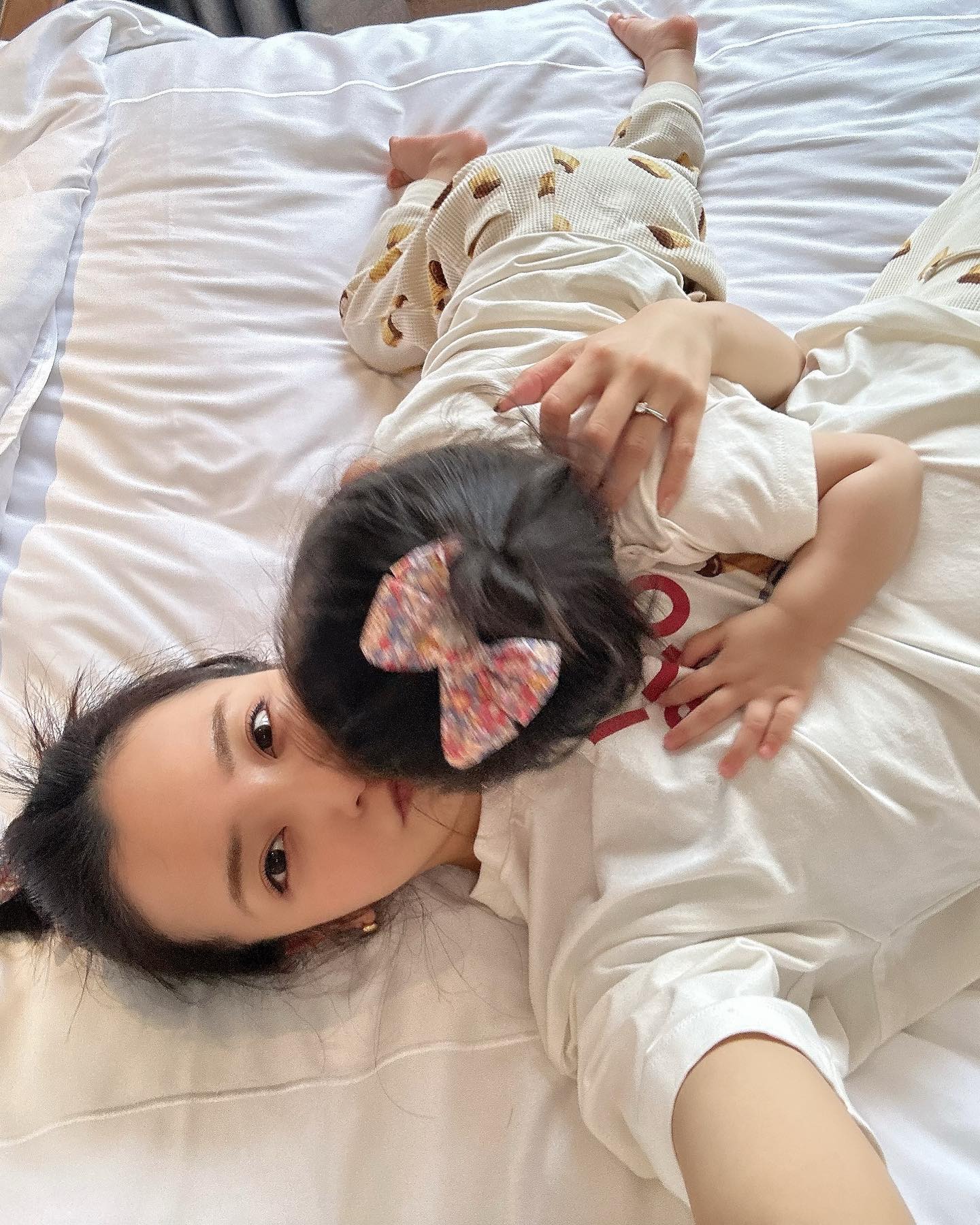 「ママのところにきてくれてありがとう。」板野友美が娘とシンガポールに🇸🇬✈️母親としての姿にファンから大きな反響🙌