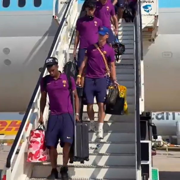 バルサがアジアツアーを終えスペインへ帰国。飛行機から降りる〇〇の荷物の多さに注目！