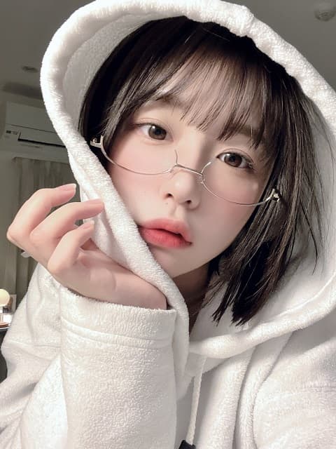 「似合いすぎてます!!」人気インフルエンサー なえなののメガネ姿をファン大絶賛！