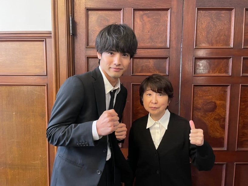 「すごいツーショット」「なんでそのポーズ？！」赤楚衛二、あの大御所声優との2ショットを公開