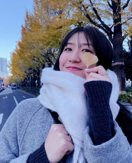 女子バスケ　宮澤夕貴　銀杏並木で秋を感じるオフショット