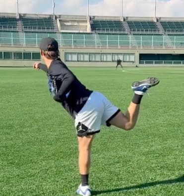 「ガッチリ仕上がってますね」ドジャース・山本由伸、LA火災の被災者へお見舞いの言葉とともに自主トレの様子を公開