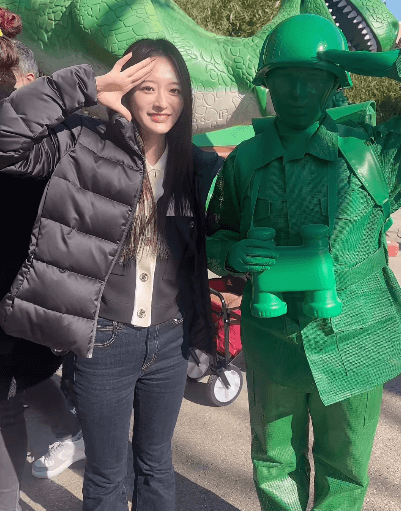 「可愛すぎてミッキーが恋しちゃう」ミス東大の人気モデル、パリの夢の国で夢心地ムービーを披露！ファンを虜に「惚れ惚れする」