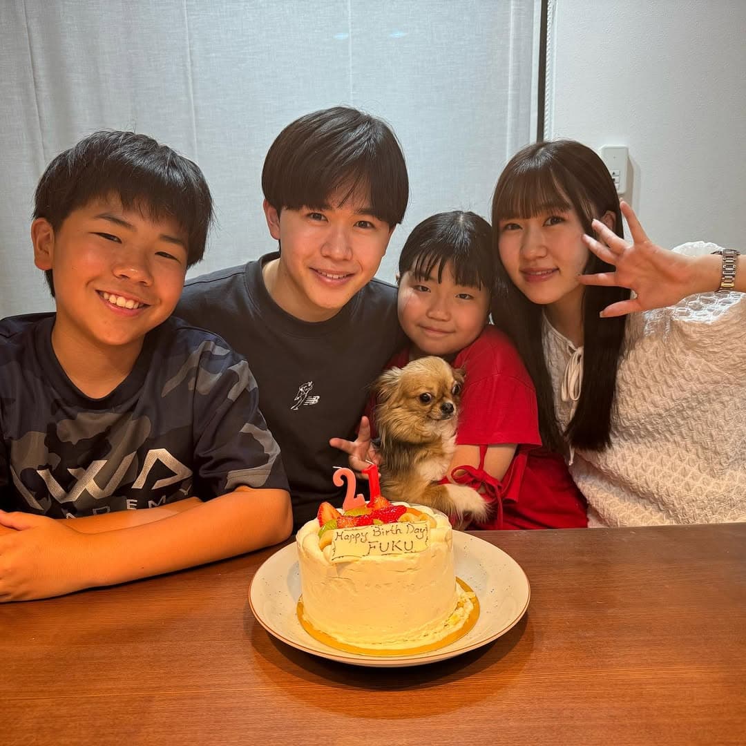 21歳になったばかりの鈴木福が4人で最新ショットを披露