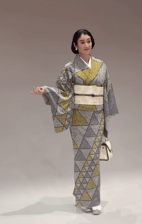 小雪、きもの撮影の裏側を公開！ファンから「美しすぎる」と絶賛の声