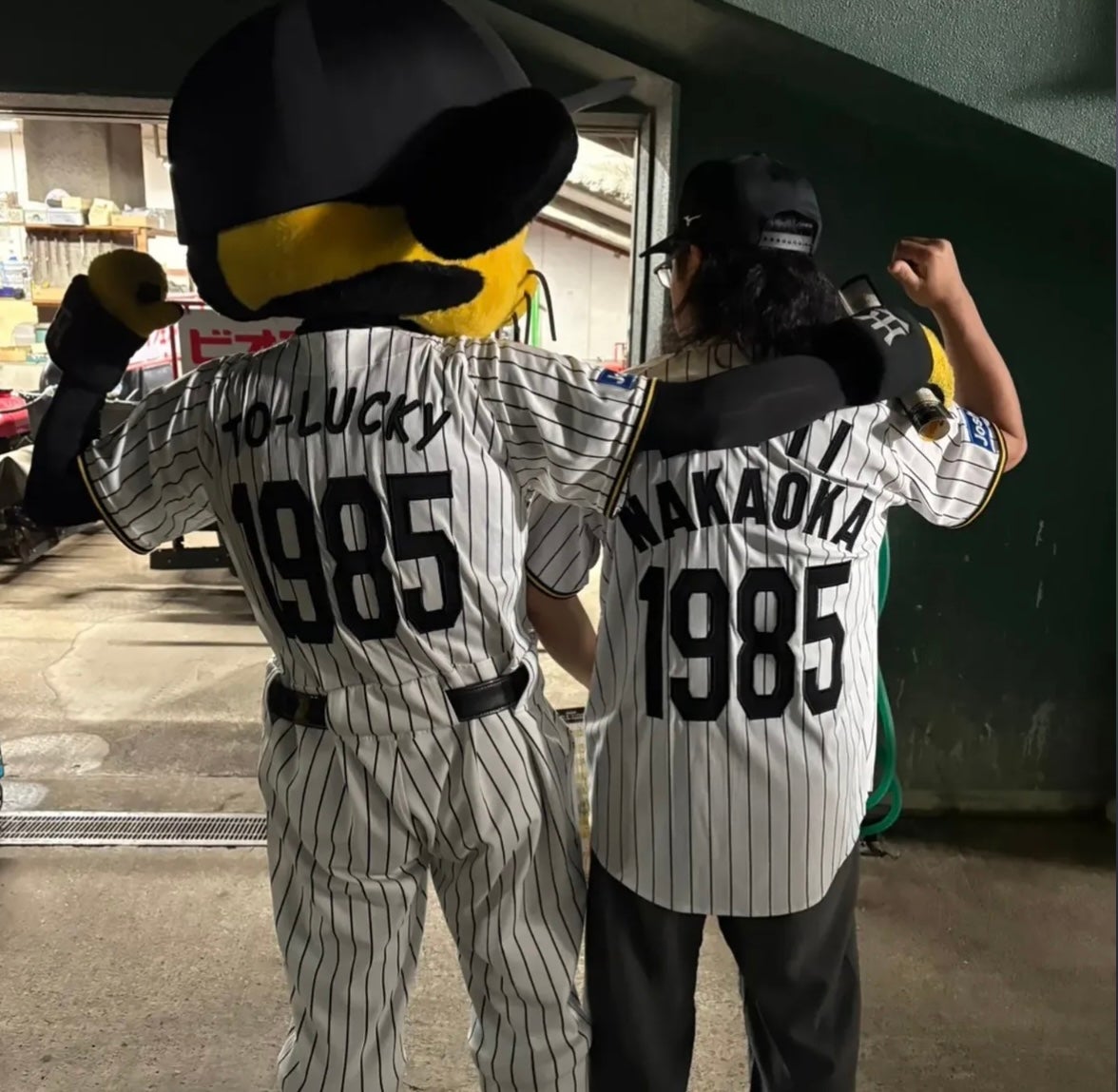 トラッキーと同じ背番号1985！阪神ファンのロッチ中岡がSNSを更新