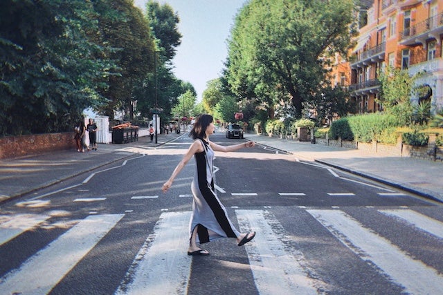 ライブ活動休止を発表した女性シンガーソングライターが有名アーティストをオマージュ？オフショットが話題