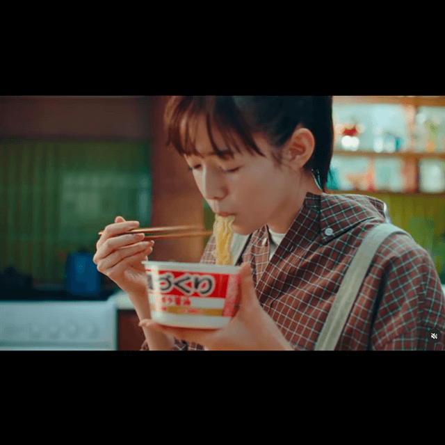 佐藤栞里が新CMに！麺を 楽しくすするムービーの姿に美しいと賛美が続出