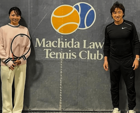 プロテニス美女子・澤柳璃子、ジュニアアカデミーコーチに就任！元ロンドン五輪テニス日本代表の監督と共に「記念2S披露」