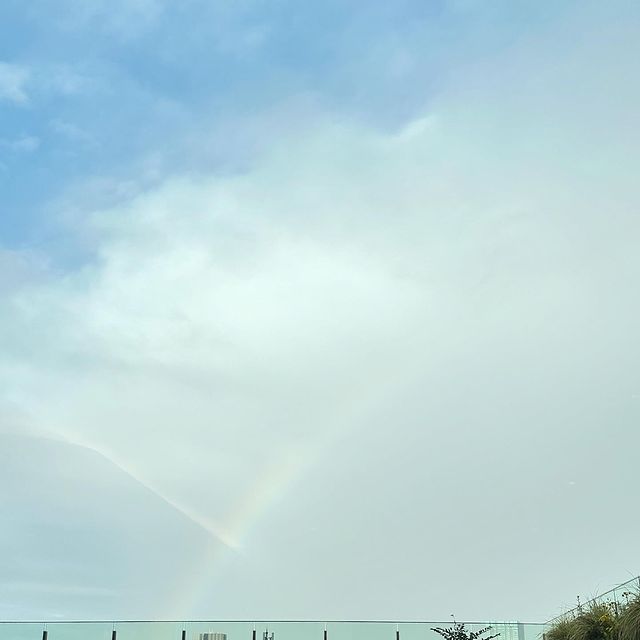 「分かりづらいけど…」井上和香がアップした空の写真に◯◯、「いいことありそう！」