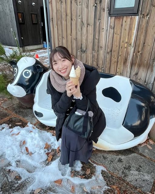 「実は空気椅子です笑」元AKBフリーアナ、ジェラート楽しむ可愛すぎるショットも実は頑張ってた⁉