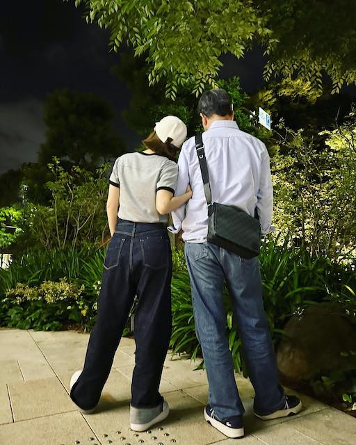 鈴木奈々が代官山でパパとデート「彼氏じゃないよ笑」