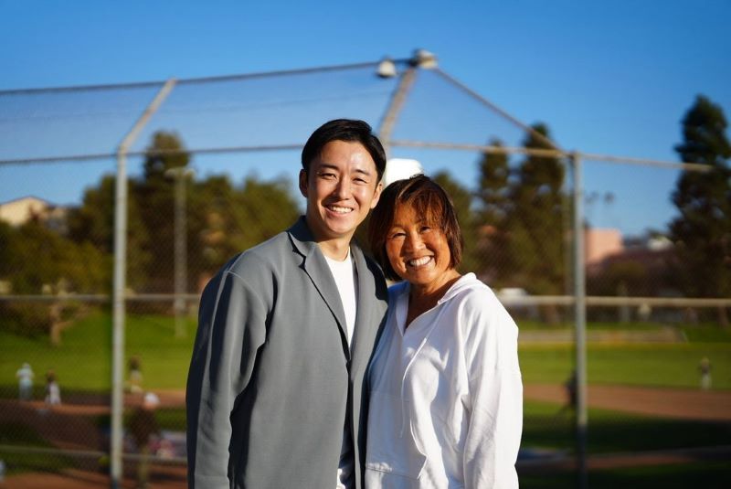 斎藤佑樹が女性と笑顔の2ショット「奥様かと思いましたよ」