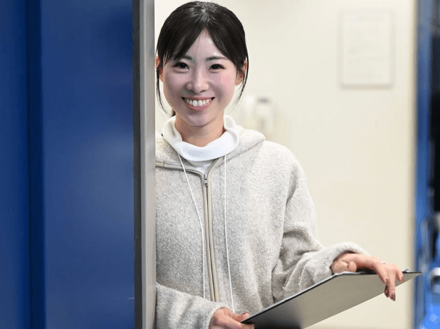 可愛すぎと話題の元テニスプレイヤー、ファイル手持ちの”AD風・ショット”にファン歓喜！