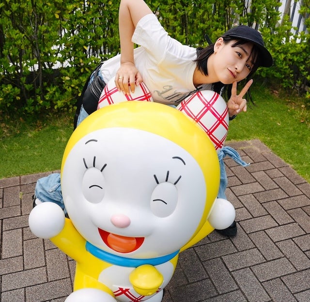 山本美月、藤子・F・不二雄ミュージアムで“チンプイ愛”炸裂